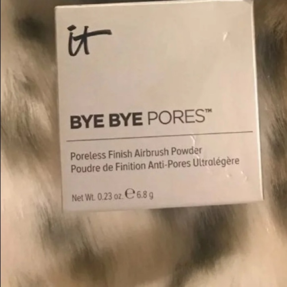 IT Cosmetics bye bye pores powder